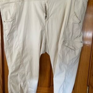 Ellos plus size seamed Capri, light ivory/tan color